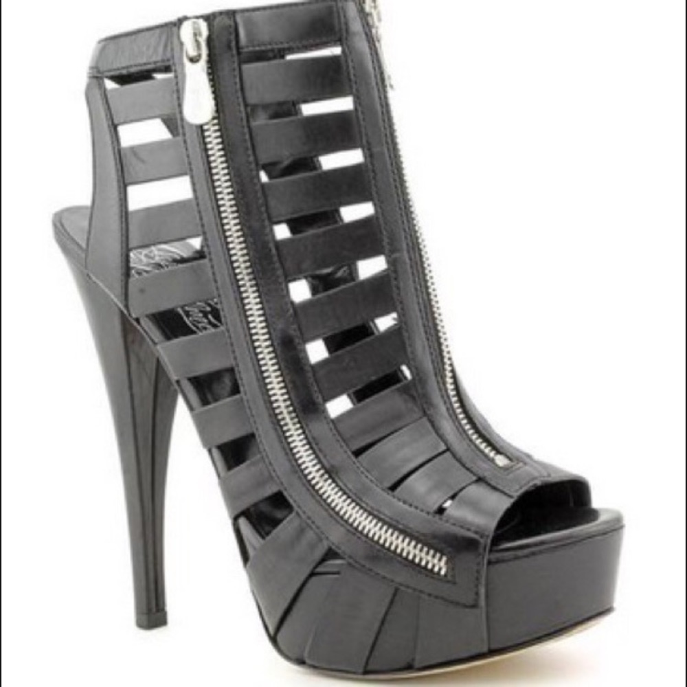 Alejandro Ingelmo sexy heels